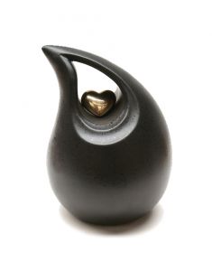 Keramische urn traandruppel met goudkleurig hart zwart