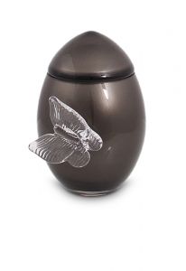 Antracietkleurige mini urn van kristalglas met vlinder