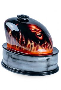 Handgemaakte biker benzinetank urn 'Flames and Skull'