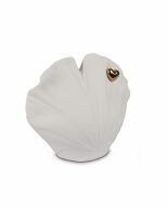 Keramische mini urn witte schelp met goudkleurig hart