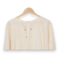 Linnen hemd van grofgeweven linnen met vier parelmoeren knopen