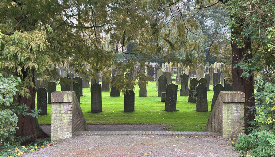 Wat is het verschil tussen grafstenen, grafzerken, grafmonumenten en gedenkstenen?